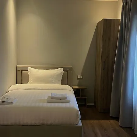 فندق مبيت وإفطار 1940 *